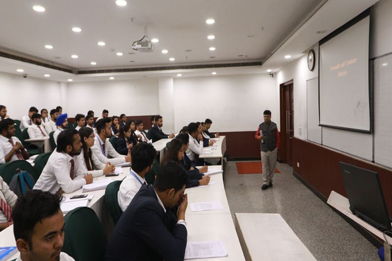 Class Room with latest learning 
and teaching facilities like whiteboards